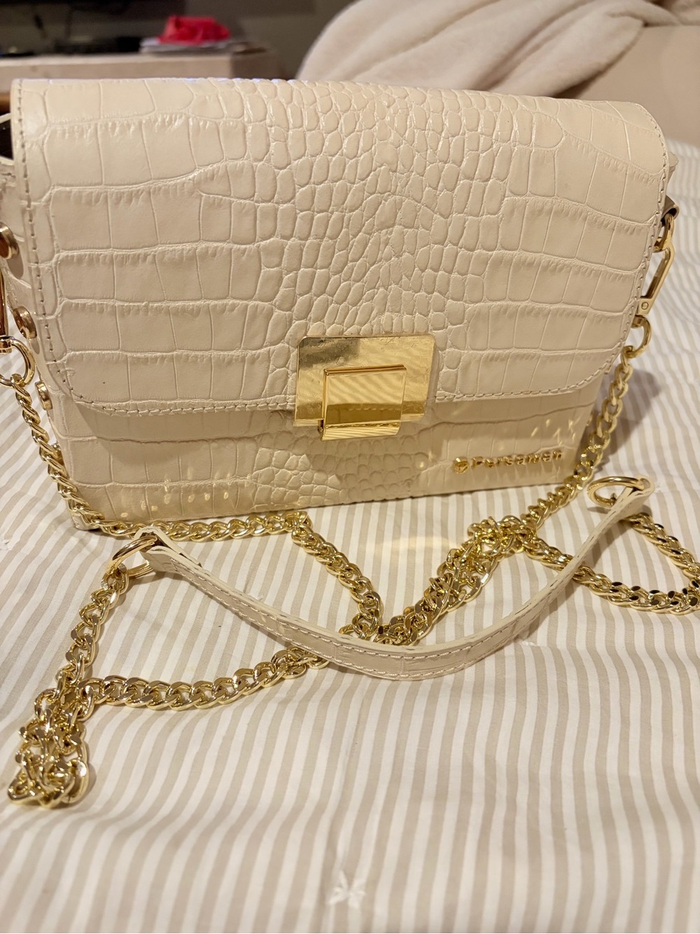 Persaman Italian leather Croc-Embossed Cream Chain Shoulder Bag